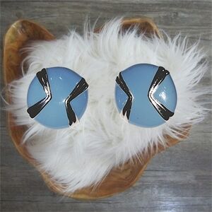 🎄10/$20. Blue and Silver Clipon Earrings